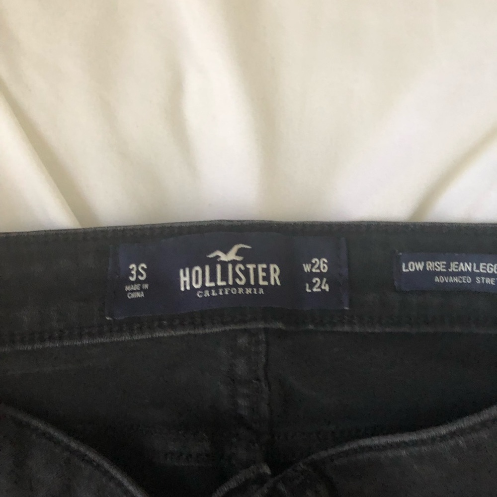 Hollister black cropped jeans